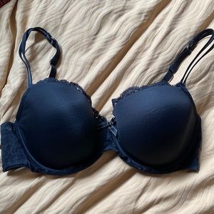 Chantelle black padded underwire bra size 36D